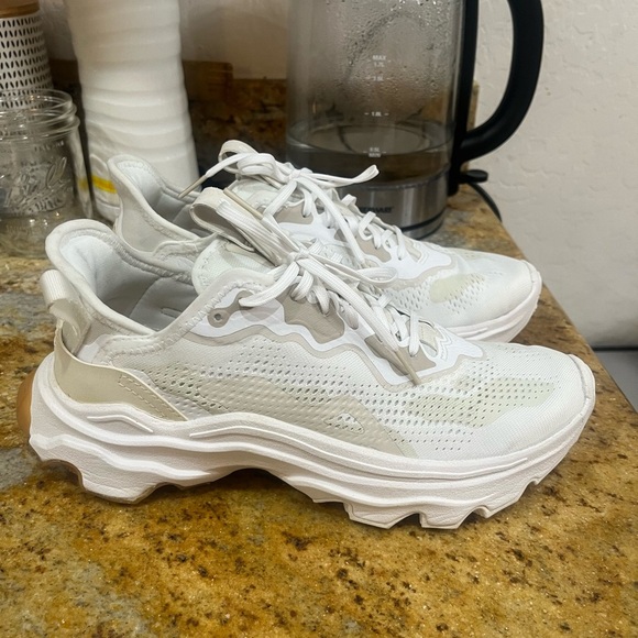 Sorel woman’s shoes size 9.5 - Picture 1 of 9